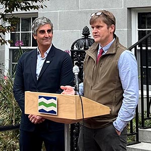 Mayor Weinberger, left, and Joe Turner at podium in front of City Hall.