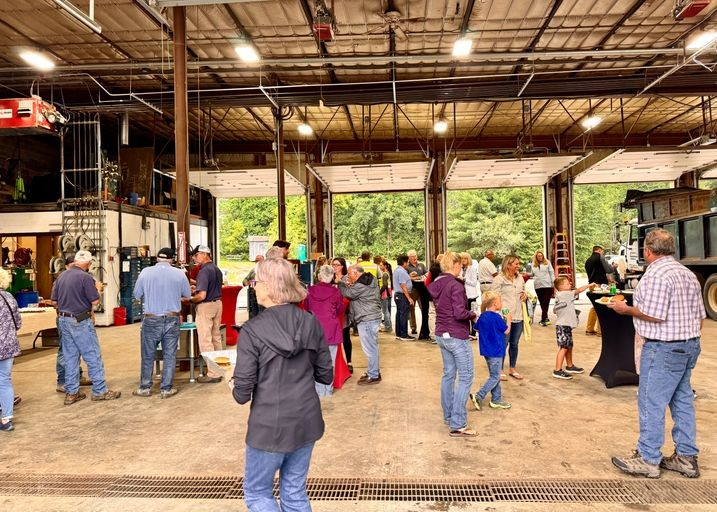 The event included remarks from AGC/VT leadership and a tour of the new Casella facility
