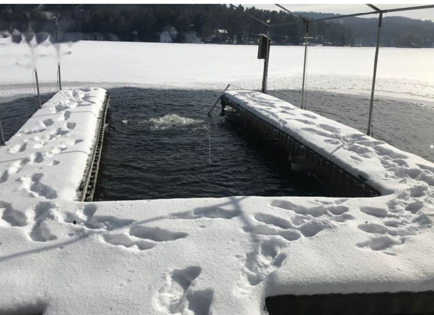 An aerator (bubbler) installed between a two-dock system.