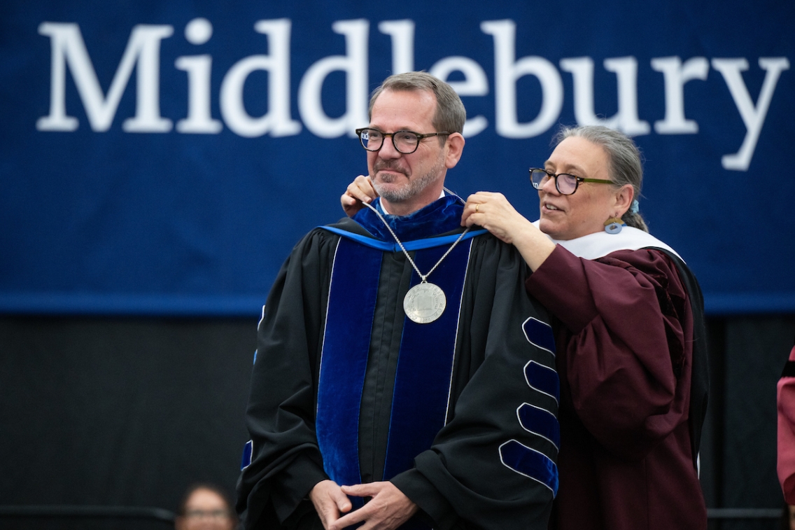 Former President Laurie Patton places the official College medallion around President Ian Baucom’s neck during the inauguration&nbsp;ceremony. (Credit: Andy Duback )