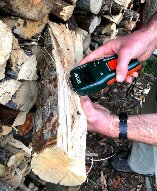 The moisture level near the middle of a piece of firewood.
