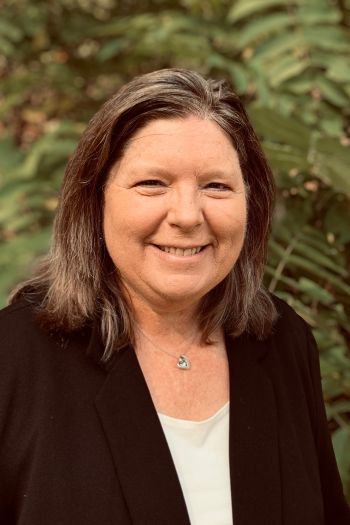 Patty McCarthy honored with VAMHAR’s Legislative Champion Award at Recovery Day 2025
