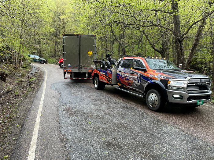 VSP: Truck gets stuck in the Notch