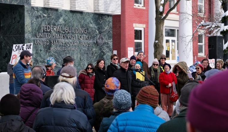 Vermont’s Congressional Delegation held a rally on Monday afternoon in front of the closed Post Office.