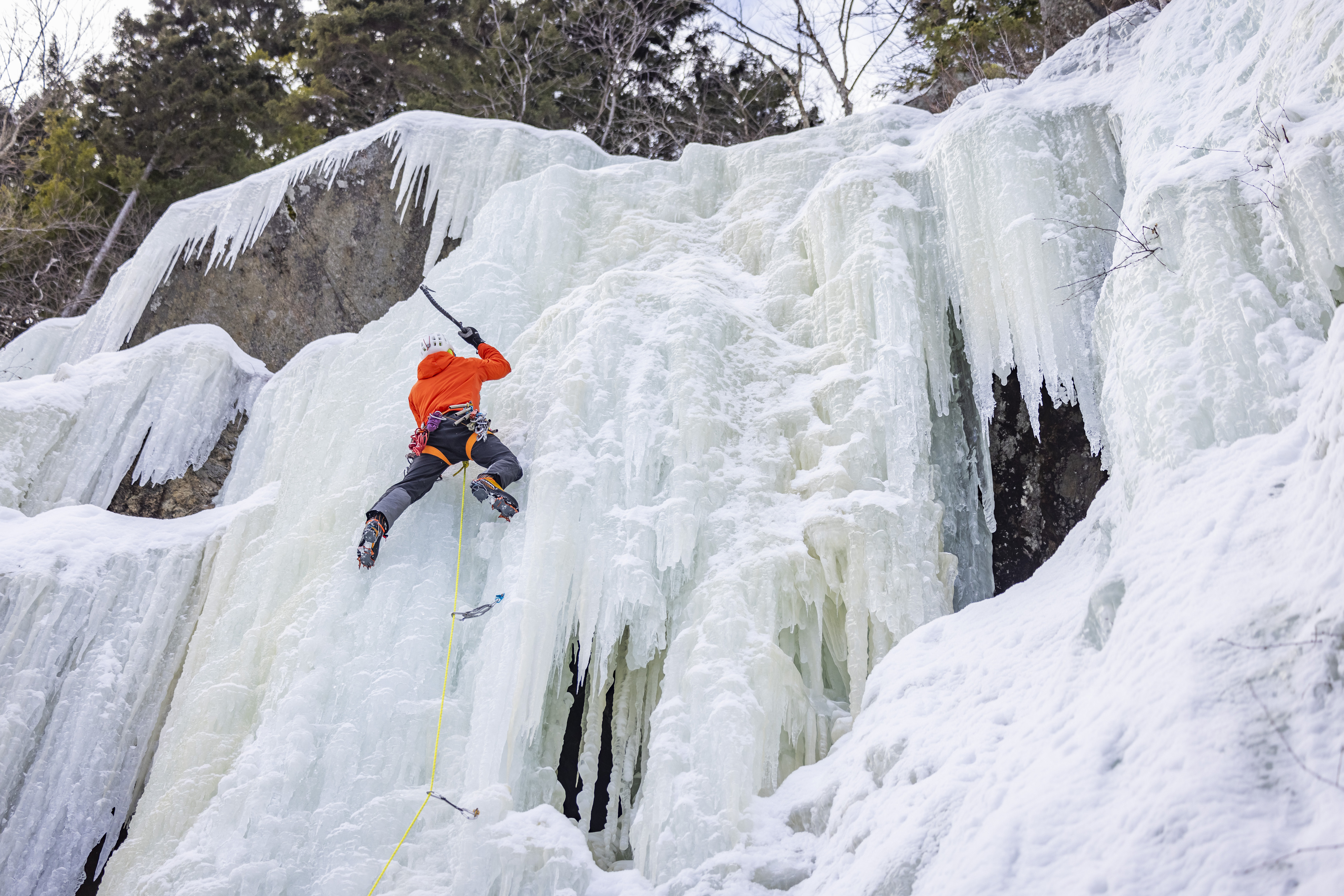 Research from Vermont State University Reveals $6.2 Million Economic Impact of Ice Climbing in Mount Washington Valley